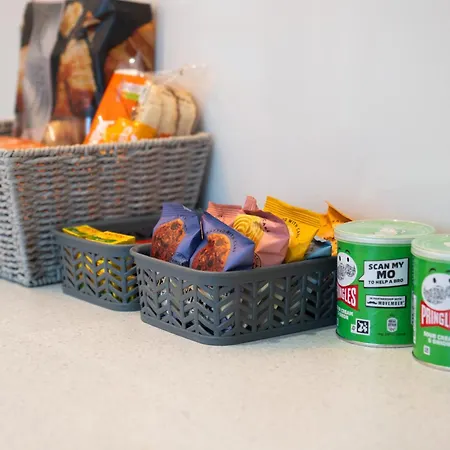 The Manchester Haven Sleeps 10 Near City Centre Breakfast Hamper Included-3